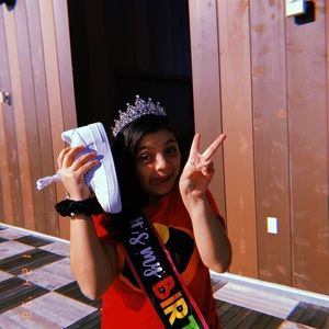 Meet your Posher, Lesly